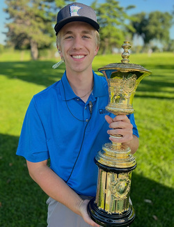 Steven Kragseth with the US Amateur Trophy