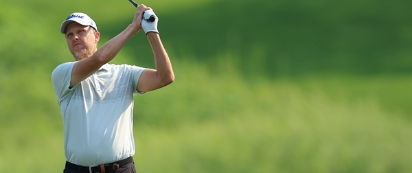 Johnson Eagles His Way to Share of MGA Mid-Amateur Lead with Fleegel
